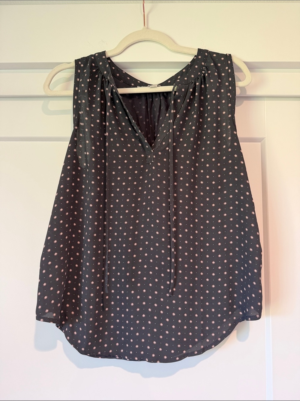 LOFT Gray Sleeveless Dot Print Tie-Neck Camisole